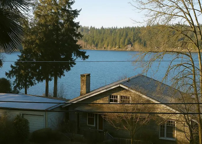 Luxury 180 Degree Lake View